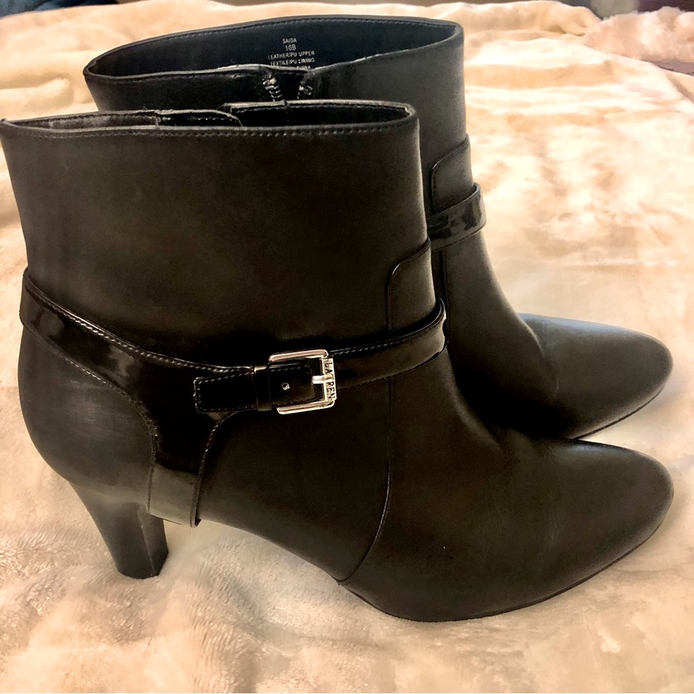 LAUREN RALPH LAUREN leather upper booties in EUC size 9.5